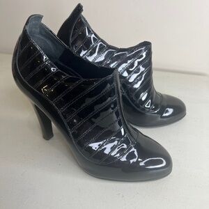 Chanel Black Patent Leather Ribbed Ankle Boots Paris New York Collection Size 39